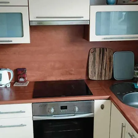 Daire - - Sleeps 8 - Parking - Seaside *